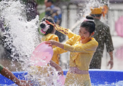 <b>多款人工智能医引浩繁目光</b>